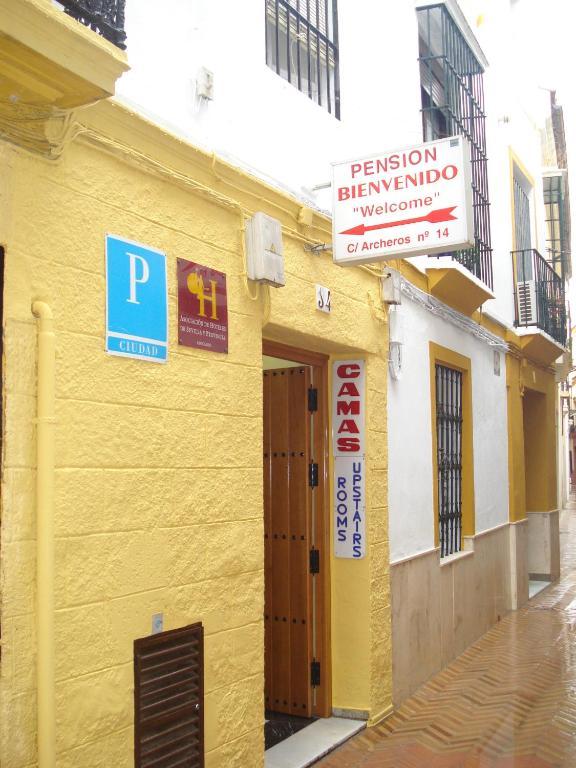 Pension Bienvenido เซบีญา ภายนอก รูปภาพ